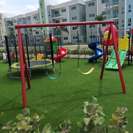 Confortable Apartamento De 3 Tres Habitaciones, Con Hermosa Vista De Area Verde, Ademas De Piscinas Y Juegos Infantiles En Area Recreativa サンティアゴ・デ・ロス・カバリェロス エクステリア 写真