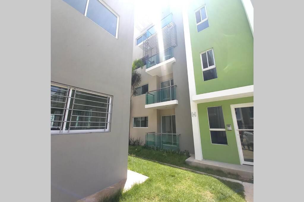 Confortable Apartamento De 3 Tres Habitaciones, Con Hermosa Vista De Area Verde, Ademas De Piscinas Y Juegos Infantiles En Area Recreativa サンティアゴ・デ・ロス・カバリェロス エクステリア 写真