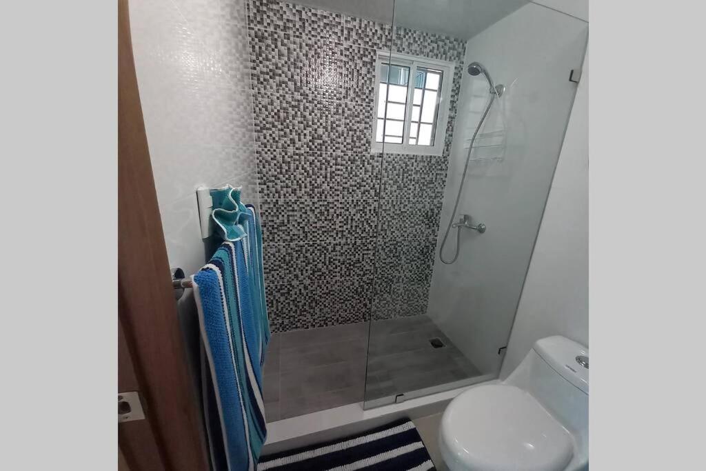 Confortable Apartamento De 3 Tres Habitaciones, Con Hermosa Vista De Area Verde, Ademas De Piscinas Y Juegos Infantiles En Area Recreativa サンティアゴ・デ・ロス・カバリェロス エクステリア 写真